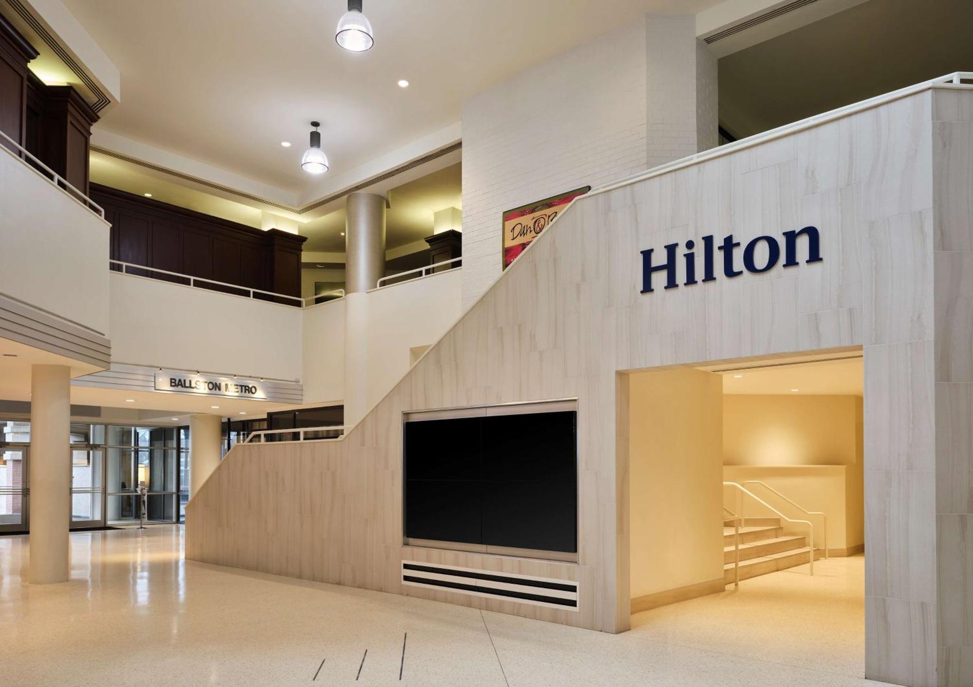 Hilton Arlington Hotel Bagian luar foto